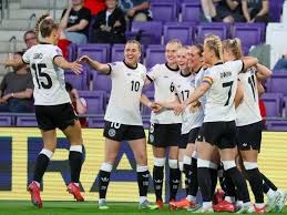 启蒙教练：维尼修斯一直有点叛逆，他应该学会控制和收敛脾气