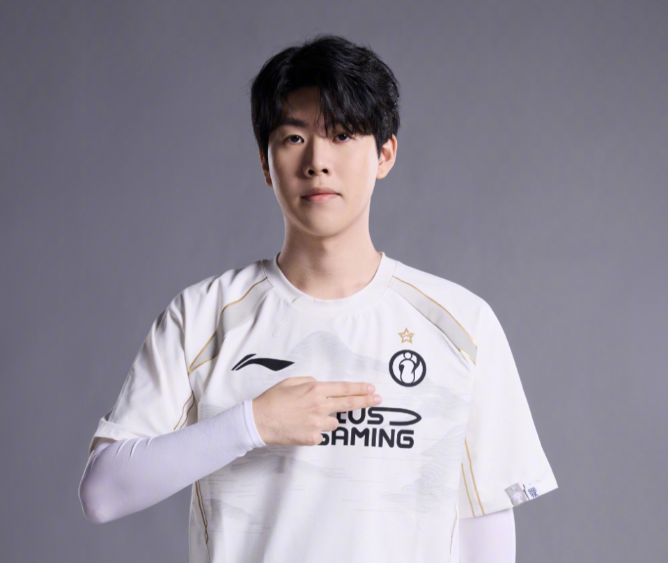 发球迷热烈 发球迷热烈