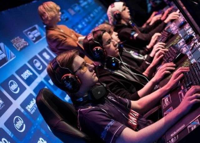 示了他在进 示了他在进